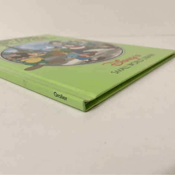 Disney's Small World Library Book Painting The Town An Adventure In France - Picture 6 of 15